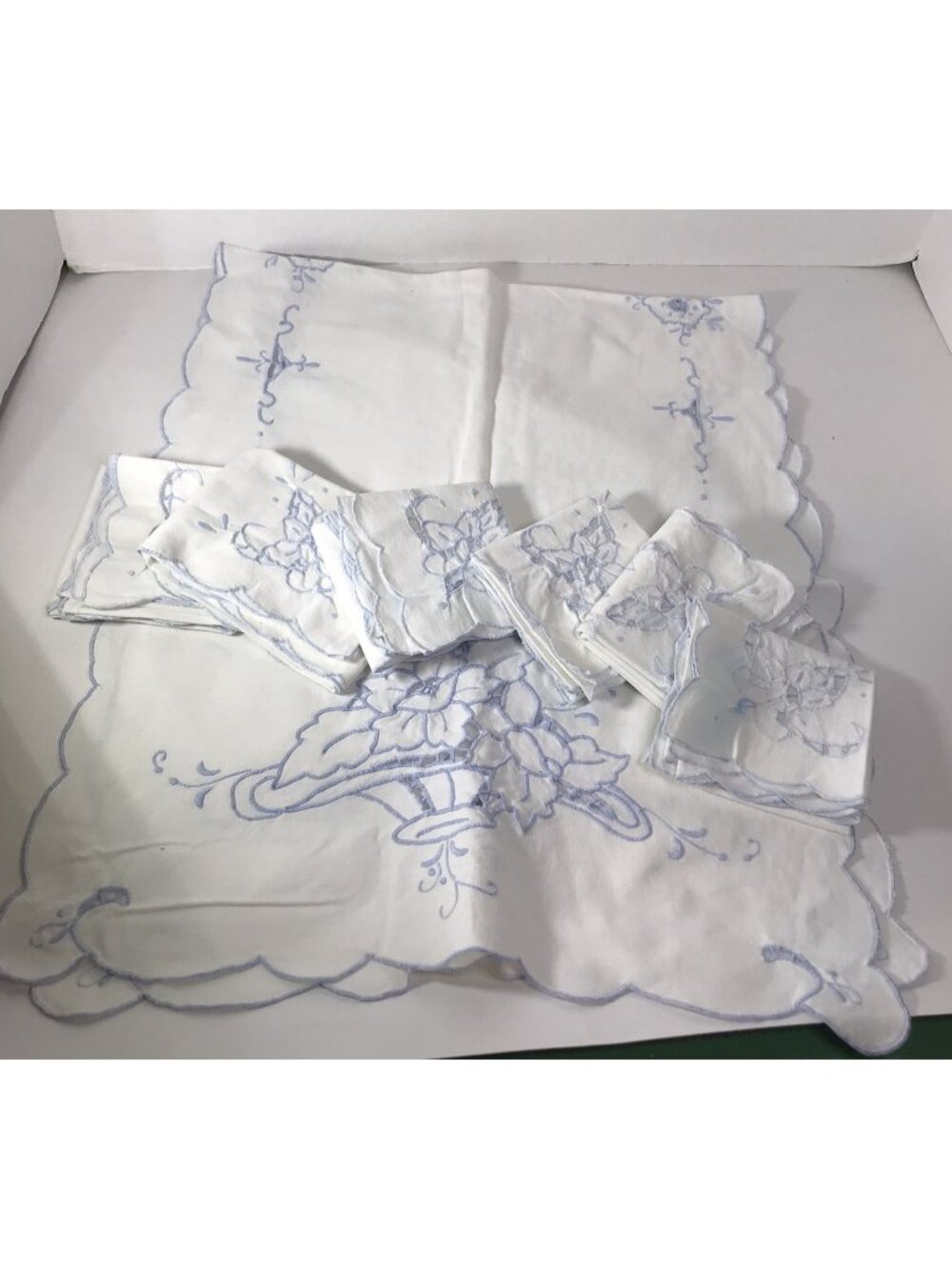 HTF Vtg Cut Work Hand Stitched Cotton Table runner 40”  & 6 Napkins White Blue